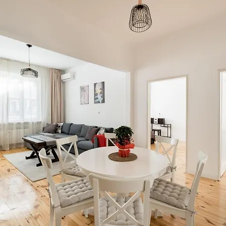 Lägenhet Spacious 3 Bedroom In Sofia's Center *