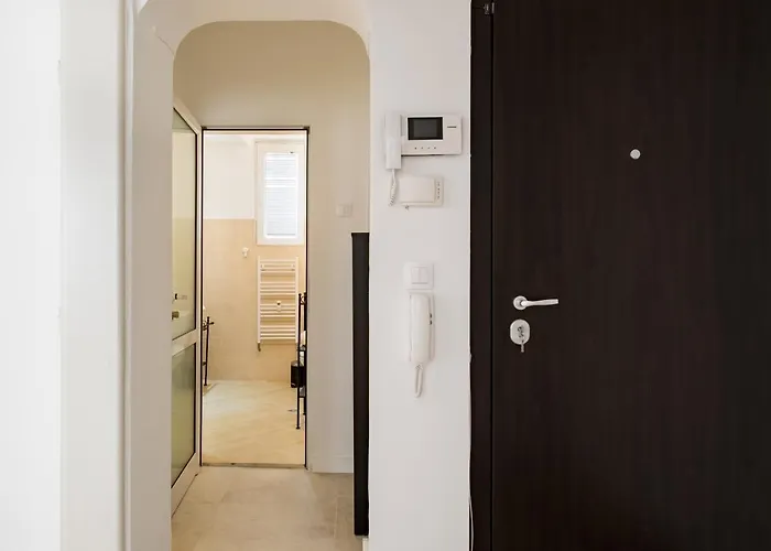 Spacious 3 Bedroom In Sofia's Center Appartement