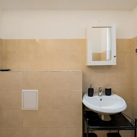Spacious 3 Bedroom In Sofia's Center Appartement *