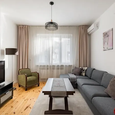 Lägenhet Spacious 3 Bedroom In Sofia's Center