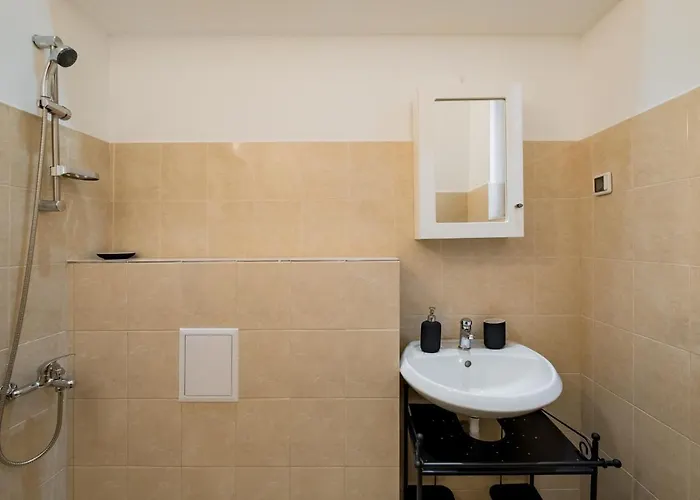 Spacious 3 Bedroom In Sofia's Center Appartamento *