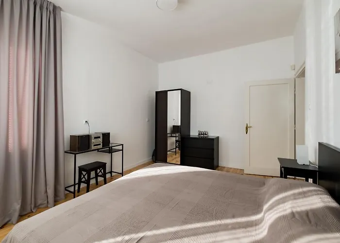 Spacious 3 Bedroom In Sofia's Center София